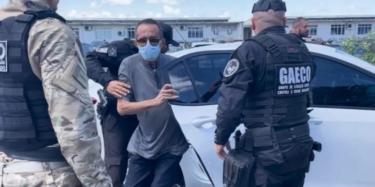 Ex-padre Egídio tem mandado de busca e apreensão de carro e ações judiciais cobrando condomínio de imóveis de luxo