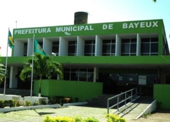 MP de Contas aponta sobrepreço em locação de caminhonetes pela Prefeitura de Bayeux e pede devolução de recursos