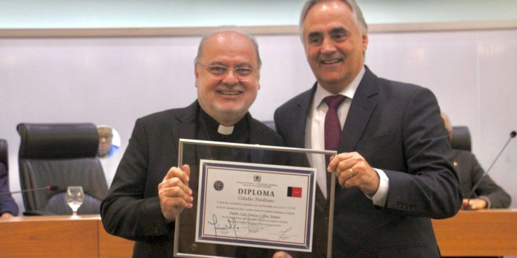 Padre Luiz Júnior, vigário geral da Arquidiocese da PB recebe título de cidadão paraibano, propositura de Luciano Cartaxo