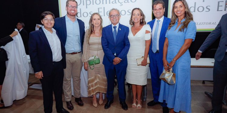 Cícero Lucena, Léo Bezerra e vereadores eleitos e suplentes são diplomados pela Justiça Eleitoral em João Pessoa