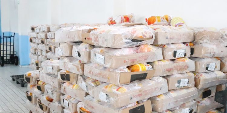 Prefeitura de Conde inicia entrega de aves natalinas para as famílias em situação de vulnerabilidade