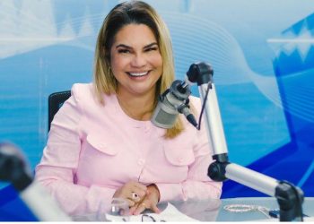 Prefeita Karla Pimentel anuncia antecipação do pagamento do décimo terceiro dos servidores de Conde