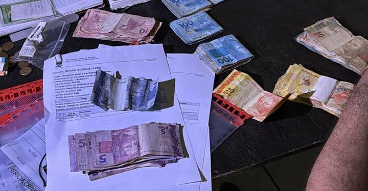 Operação policial prende traficantes e apreende dinheiro, drogas e aparelhos celulares em Cabedelo