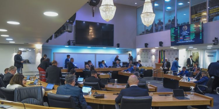 Com relatoria do deputado Branco Mendes, Al aprova Lei Orçamentária Anual com receita estimada em R$ 21,9 bilhões