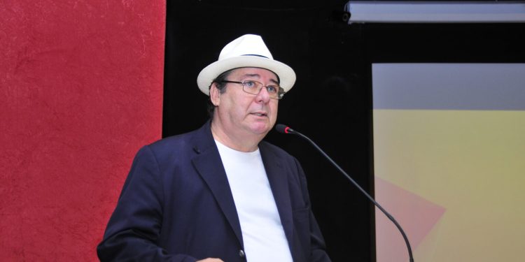 TCE concede aposentadoria a Arthur Cunha Lima e AL/PB vai indicar o novo conselheiro da Corte