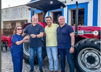 Prefeita de Belém agradece ao deputado Cabo Gilberto por trator para corte de terra de pequenos agricultores