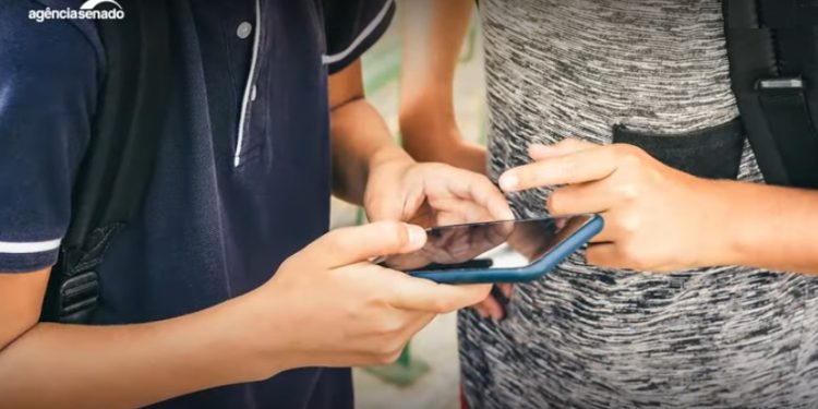Comissão do Senado aprova projeto de lei para proteção a crianças em ambientes digitais
