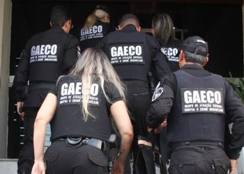 Gaeco e PC cumprem mandados em operação que investiga juiz e advogados em manipulação de decisões