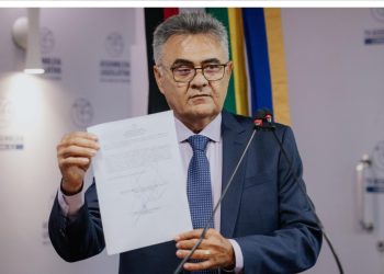 Após decisão do STF, deputado Márcio Roberto toma posse na AL, para cumprir 2 anos de mandato