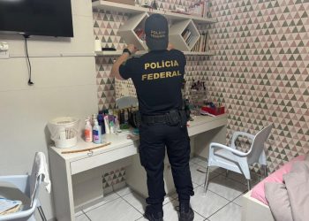 Após apreender R$ 300 mil, operação da PF cumpre 9 mandados e mira “caixa 2” na campanha eleitoral