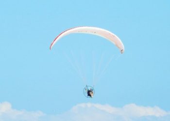 MPF aciona poderes públicos contra voos com turistas em ultraleves e paramotores em Fortaleza