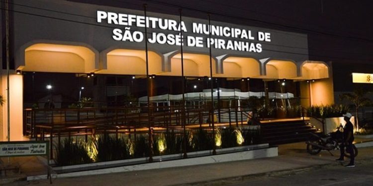TCE cobra explicação sobre gastos com material de construção e mais 27 irregularidades em São José de Piranhas