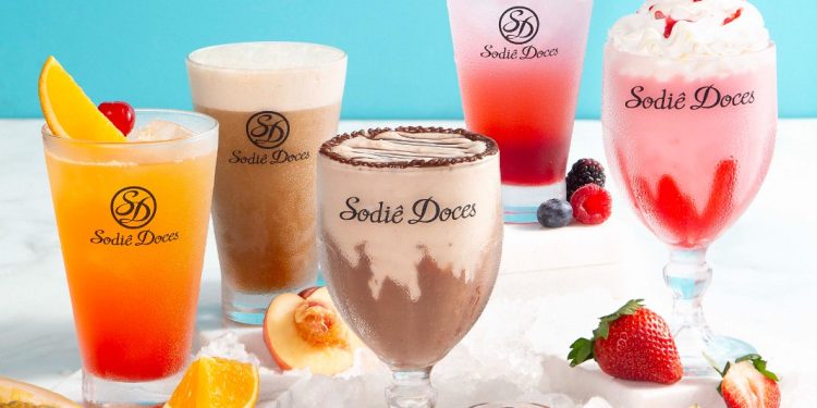 Sodiê Doces apresenta novidades para o verão e amplia cardápio com parceria Red Bull e lança drinks gelados