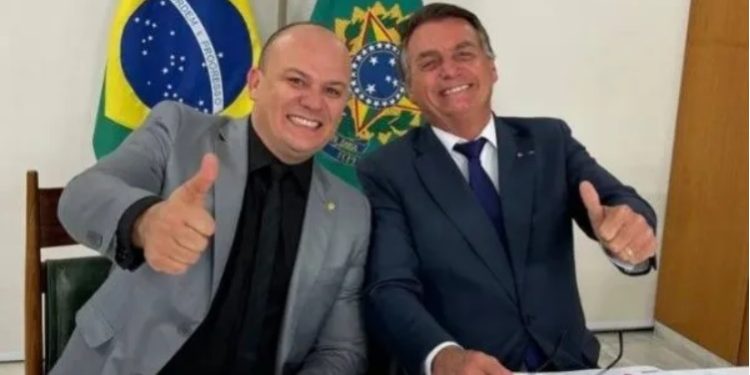 Paraibano Cabo Gilberto e mais 36 congressistas na comitiva de Bolsonaro na posse de Trump na presidência nos Estados Unidos