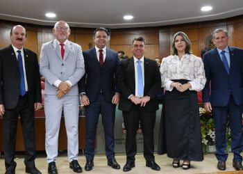 Câmara de João Pessoa dá posse aos 29 vereadores e elege Dinho para presidir a Casa no biênio 2025/2026