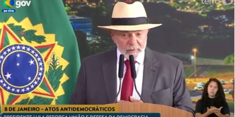 LULA : “Não sou nem marido, sou amante da democracia, porque os amantes são mais apaixonados pelas amantes do que pelas mulheres”