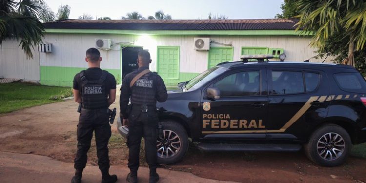 Operação da PF mira desvio de recursos através de superfaturamento em manutenção e instalação de ar-condicionado