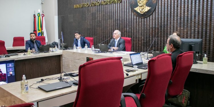 TCE imputa devolução de R$ 93 mil a ex-prefeito, e R$ 315 mil a ex-vice-prefeita em cidades na Paraíba