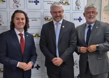 Em audiência articulada por Veneziano, secretário do Ministério da Saúde recebe presidente da FAP e assegura investimentos