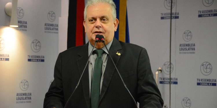 Deputado Bosco Carneiro solicita serviço de mamografia para Alagoa Grande através do programa Amigos do Peito