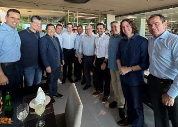 Veneziano recepciona ministro do Turismo na Paraíba e agradece apoio aos eventos e recursos para Centro de Convenções de CG