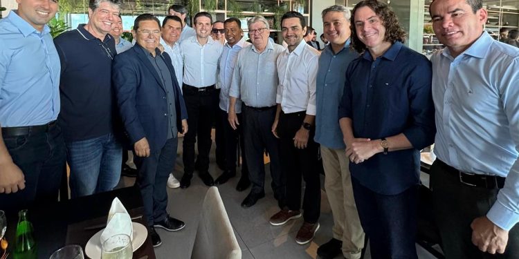 Veneziano recepciona ministro do Turismo na Paraíba e agradece apoio aos eventos e recursos para Centro de Convenções de CG