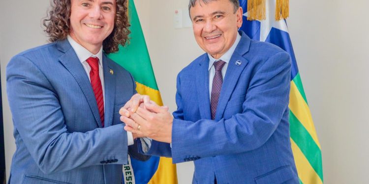 Ministro atende solicitação de Veneziano e oficializa nova tabela de reajuste e beneficia produtores de leite na Paraíba