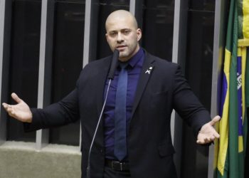 Justiça aceita denúncia do MPF contra ex-deputado Daniel Silveira por porte de celulares em estabelecimento prisional