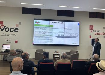 Secretário de Infraestrutura mostra o projeto da Ponte do Futuro, que liga Cabedelo, Santa Rita e Lucena, a conselheiros e técnicos do TCE