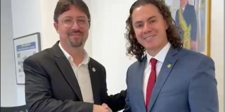 No Ministério da Saúde, Veneziano garante ampliação de serviços de atenção primária em 10 cidades paraibanas