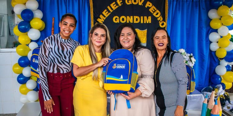 Prefeita Karla Pimentel anuncia reajuste salarial de 7,5% para magistério e reforça compromisso com a educação