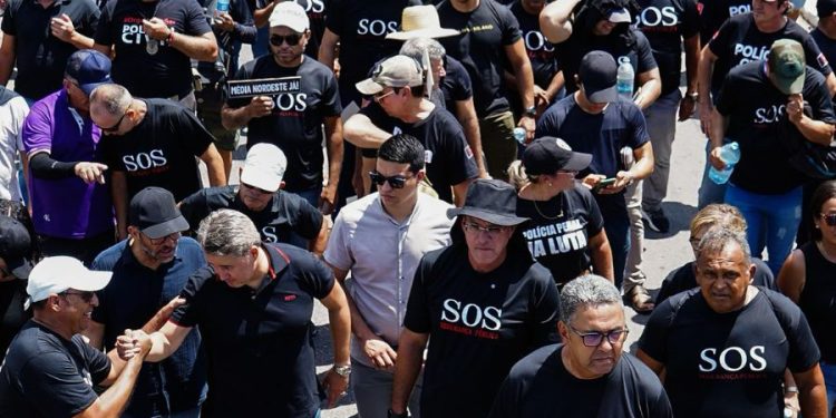 “Se a categoria não fosse às ruas, seria apenas 5%”, diz deputado Sgt Neto sobre reajuste para policiais