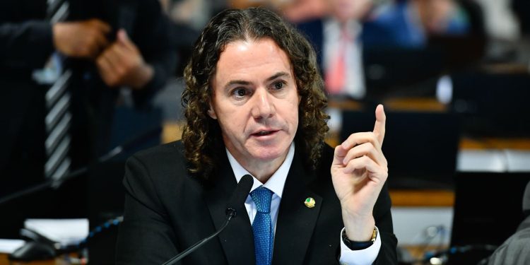 Veneziano cobra votação de punições a devedores contumazes: “a quem interessa que continuem a sangrar a economia do Brasil?”