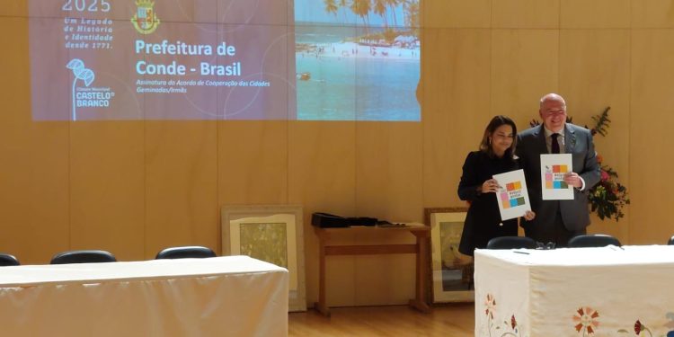 Prefeita Karla Pimentel assina acordo de cooperação internacional entre Conde e Castelo Branco, em Portugal