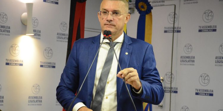 Deputado Sargento Neto apresenta moção de aplausos a vigilantes que enfrentaram bandidos em ataque a carro-forte