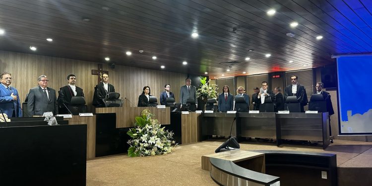 Veneziano prestigia posse dos desembargadores Oswaldo Trigueiro e Márcio Murilo, como presidente e vice do TRE-PB