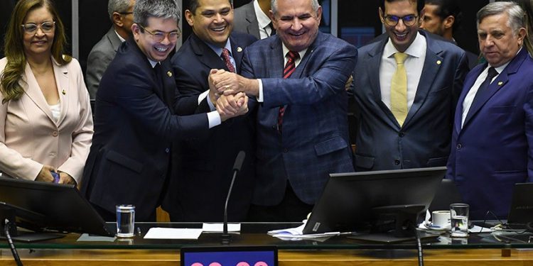 Congresso Nacional aprova orçamento da União para destinação de recursos na ordem de R$ 5,8 trilhões