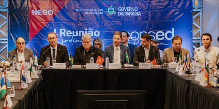 Presidente em exercício da Câmara e representantes do MEC e FGV prestigiam reunião do Consed em João Pessoa