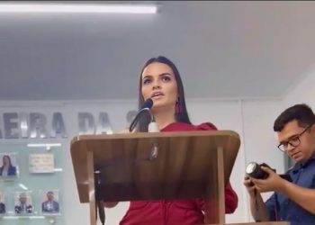 Câmara de Bayeux aprova título de cidadã a secretária de Meio Ambiente da cidade, Jeovânia Queiroz