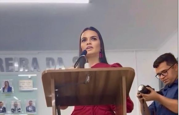 Câmara de Bayeux aprova título de cidadã a secretária de Meio Ambiente da cidade, Jeovânia Queiroz