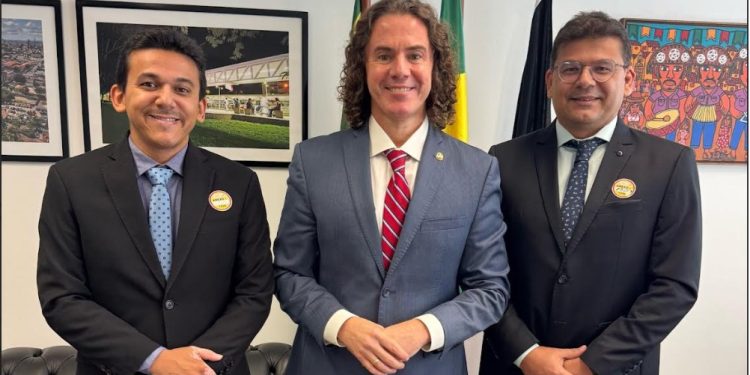 Veneziano recebe prefeito Jackson Alvino em Brasília, trata de demandas importantes para Santa Rita e destaca parceria