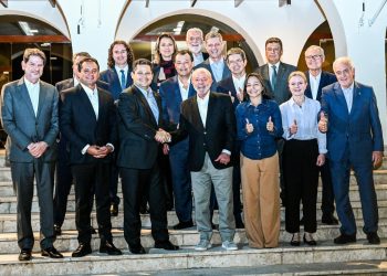 Líder da Maioria no Senado, Veneziano participa de reunião com Lula e reforça compromisso com diálogo entre poderes