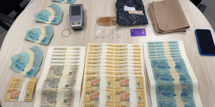 Polícia Federal prende em bairro de João Pessoa, jovem de 20 anos com R$ 9 mil em notas falsas