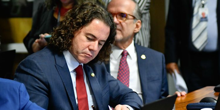 PEC de Veneziano que inclui guardas municipais e agentes de trânsito na segurança pública inicia rito de aprovação