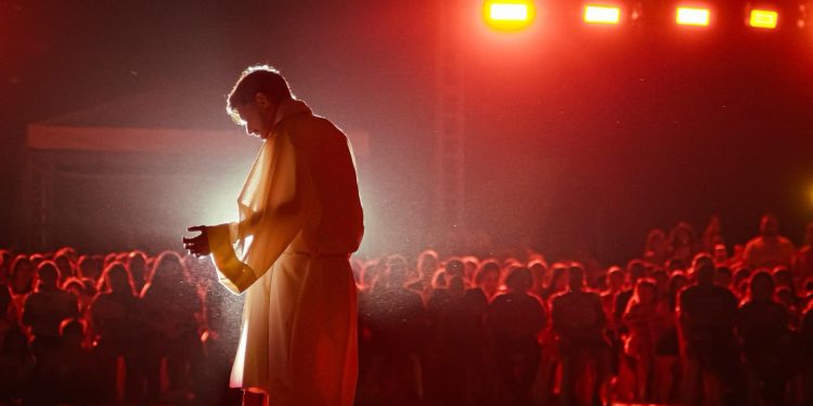 Grande público prestigia “Espetáculo Paixão de Cristo” realizado  pela Prefeitura de Conde com artistas locais