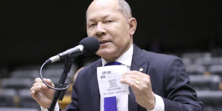 R$ 6,3 BILHÕES – Oposição protocola pedido de CPI para investigar sindicatos envolvidos no escândalo no INSS