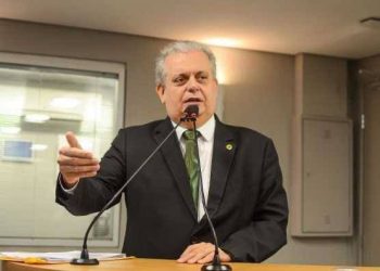 Lei do deputado Bosco Carneiro isenta motoboys e transportadoras de turismo do IPVA na Paraíba