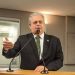 Lei do deputado Bosco Carneiro isenta motoboys e transportadoras de turismo do IPVA na Paraíba