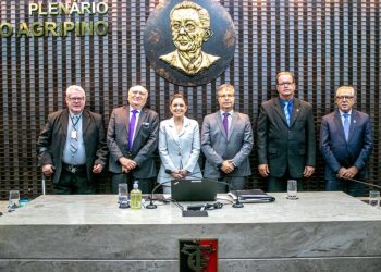 Tribunal de Contas do Estado empossa Alanna Galdino, primeira mulher a ocupar o cargo de conselheira da Corte