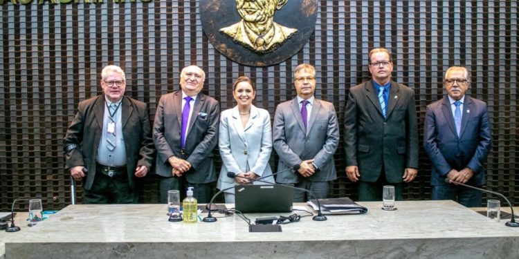 Tribunal de Contas do Estado empossa Alanna Galdino, primeira mulher a ocupar o cargo de conselheira da Corte